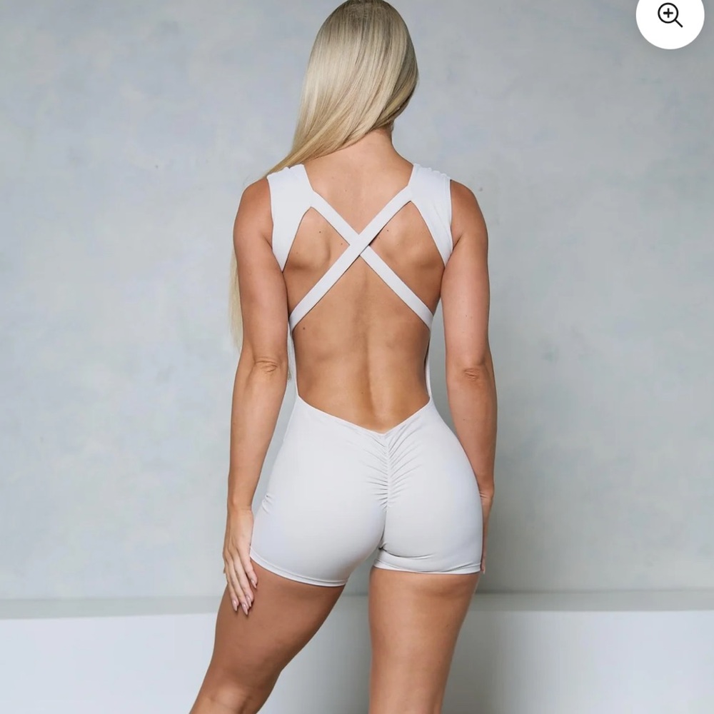 PCHEEBUM
Pchee Eggshell Scoop Neck Scrunch Butt Romper